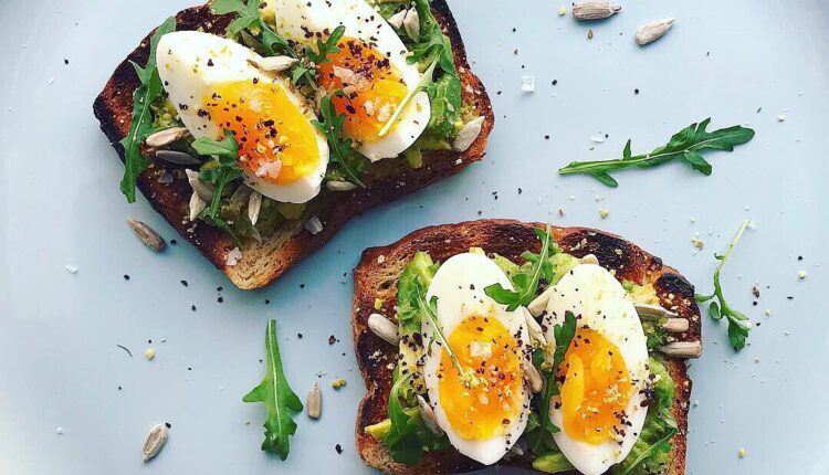 1723511367 334 ۱۵ ایده صبحانه برای افت وزن سالم ۴ مسئله