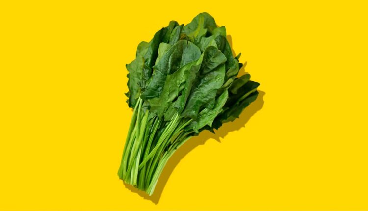 1723655617 624 با مصرف این ۱۱ غذا، با عینک خداحافظی کنید ساحل دانش