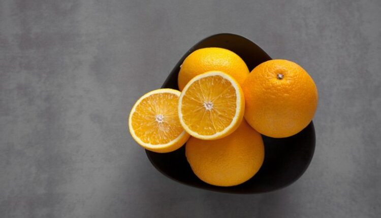 1723655618 361 با مصرف این ۱۱ غذا، با عینک خداحافظی کنید ساحل دانش