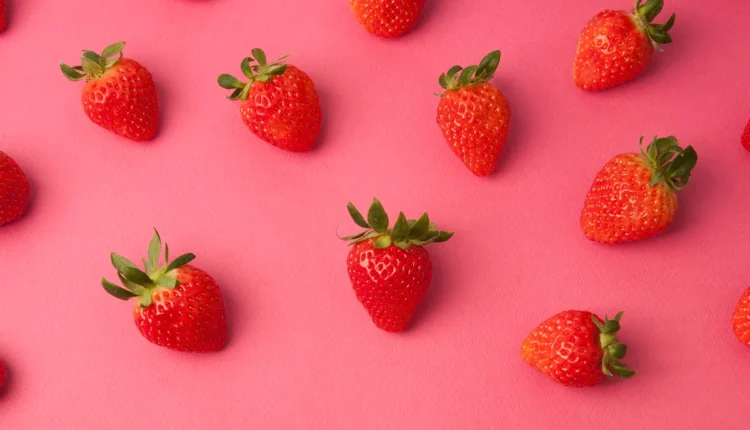 1723655618 566 با مصرف این ۱۱ غذا، با عینک خداحافظی کنید ساحل دانش.webp