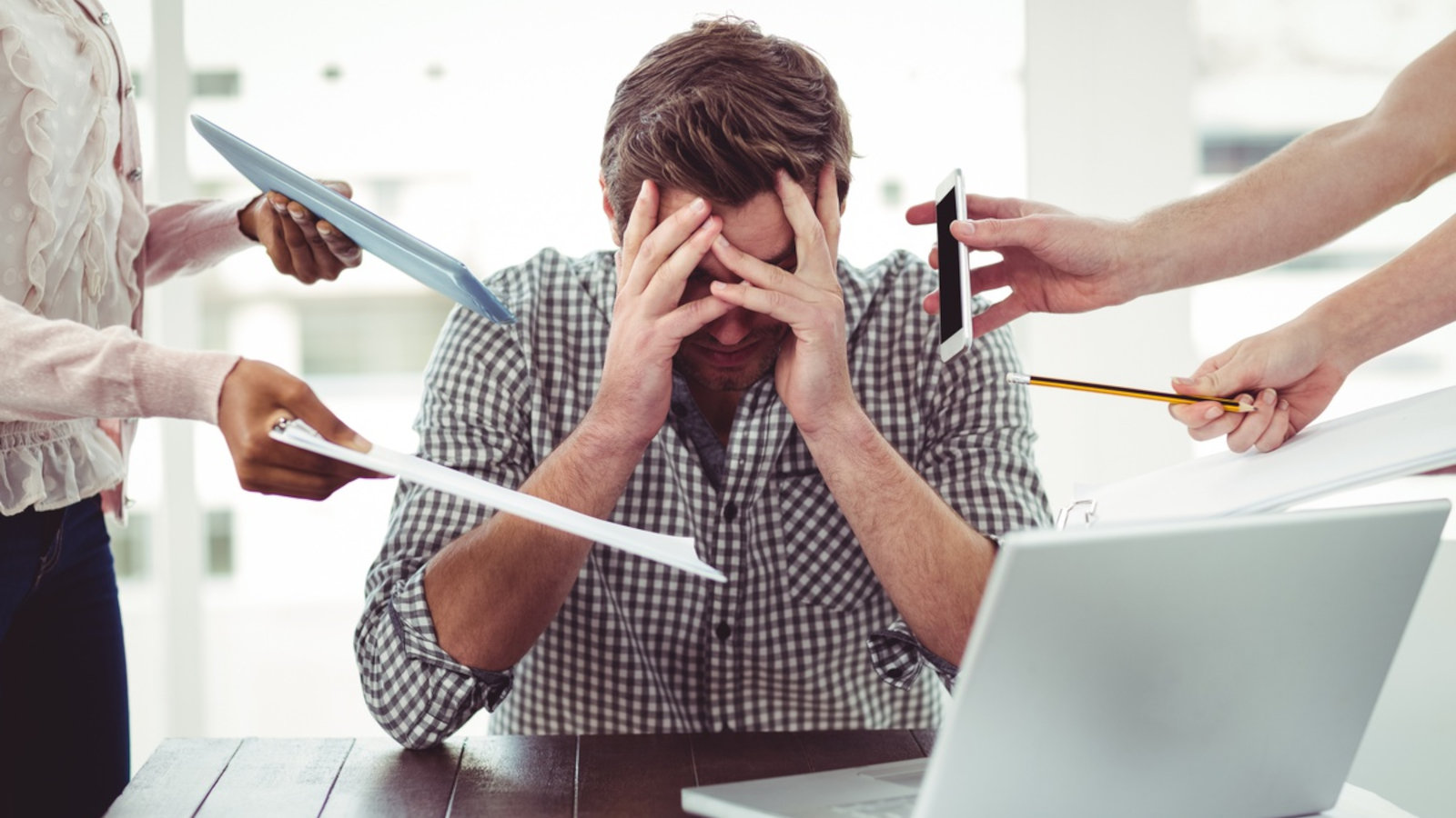 1733753849 863 ۵ روش کاربردی برای مدیریت تیم‌ها در شرایط استرس‌زا ساحل دانش