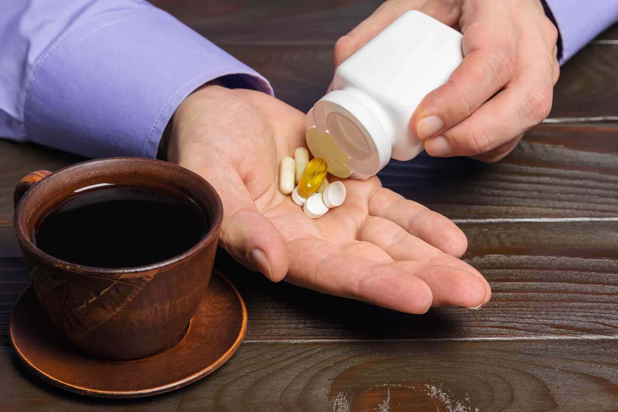 1736014087 109 چه افرادی نباید قهوه بخورند؟ ساحل دانش