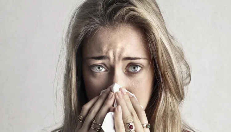 1739698831 806 ۱۰ ویژگی رفتاری افراد دورو در رابطه عاطفی ساحل دانش.webp