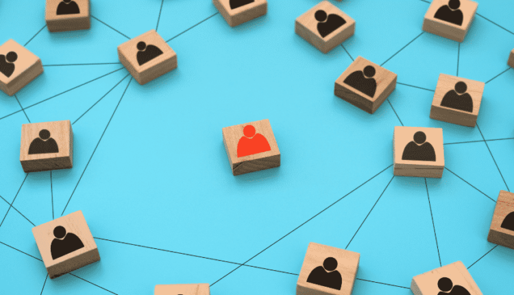 ۱۰ ویژگی رفتاری افراد دورو در رابطه عاطفی ساحل دانش