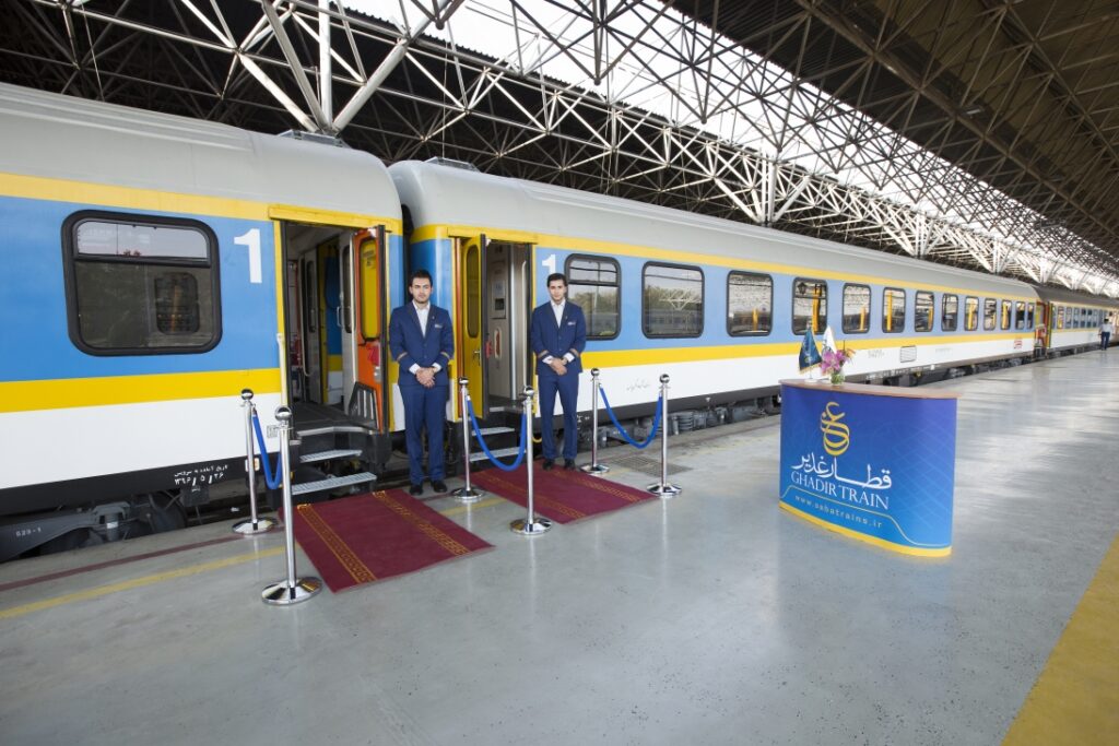 1742242036 990 چطور می‌توانیم بلیط لحظه آخری قطار فدک تهران مشهد اشکار