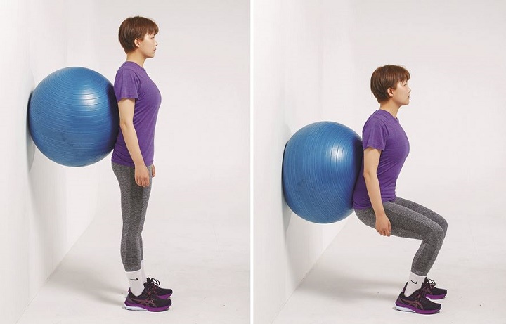 آشنایی با توپ جیم بال و مزایا آن + حرکات ورزشی برای اغاز 41 اسکوات با کمک دیوار با توپ جیم بال