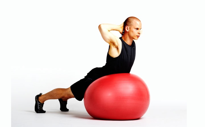 آشنایی با توپ جیم بال و مزایا آن + حرکات ورزشی برای اغاز 37 حرکت کشش پشت با توپ جیم بال