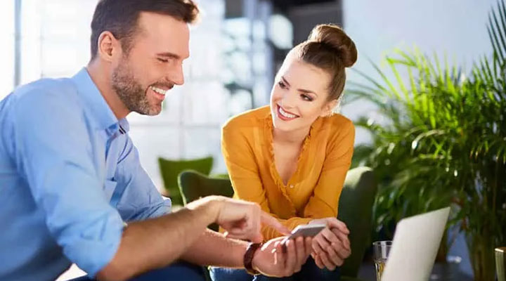 سختی جنسی چیست؛ علائم و روش مدیریت تنش جنسی_ساحل دانش 3 فشار جنسی خطرناک است یا طبیعی - زنی و مردی در حال معاشرت با یکدیگر