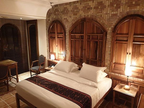 1737910179 90 چرا هتل ارسی تبریز انتخابی مناسب برای گردشگران فرهنگی است؟ ساحل