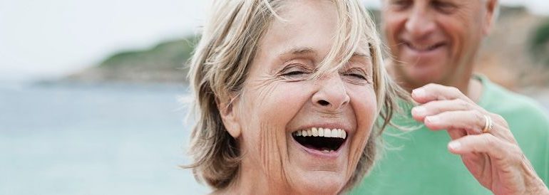 چه زمانی باید به دندانپزشک مراجعه کنیم؟ + ۱۰ نشانه هشدارآمیز مراجعه به دندانپزشک