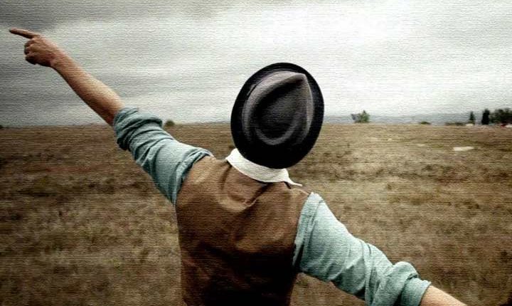 هدف از زندگی شاید یک جفت چکمه و گربه‌ ها باشند