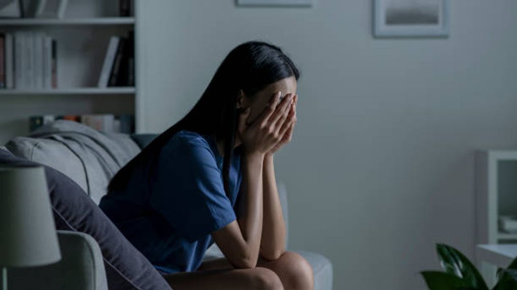 1743959397 817 تنهایی گریه نکنید رمز و راز اشک ریختن و همدلی