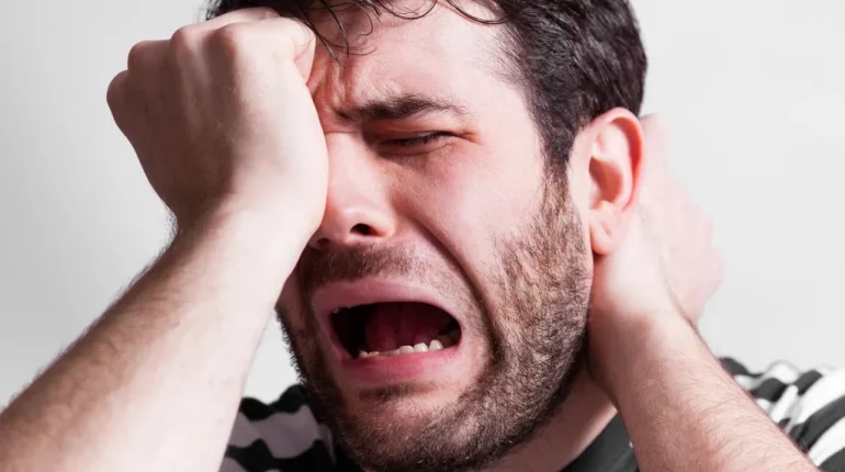 تنهایی گریه نکنید: رمز و راز اشک ریختن و همدلی کردن