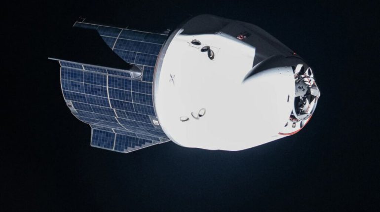 کپسول فضایی اسپیس ایکس برای اولین بار در اقیانوس آرام فرود می‌آید